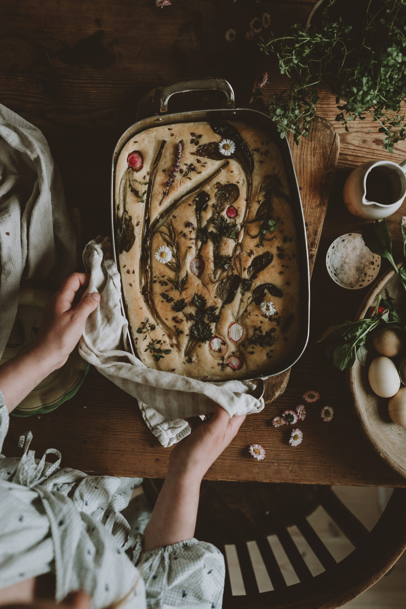 Trädgårdsfocaccia med vårprimörer