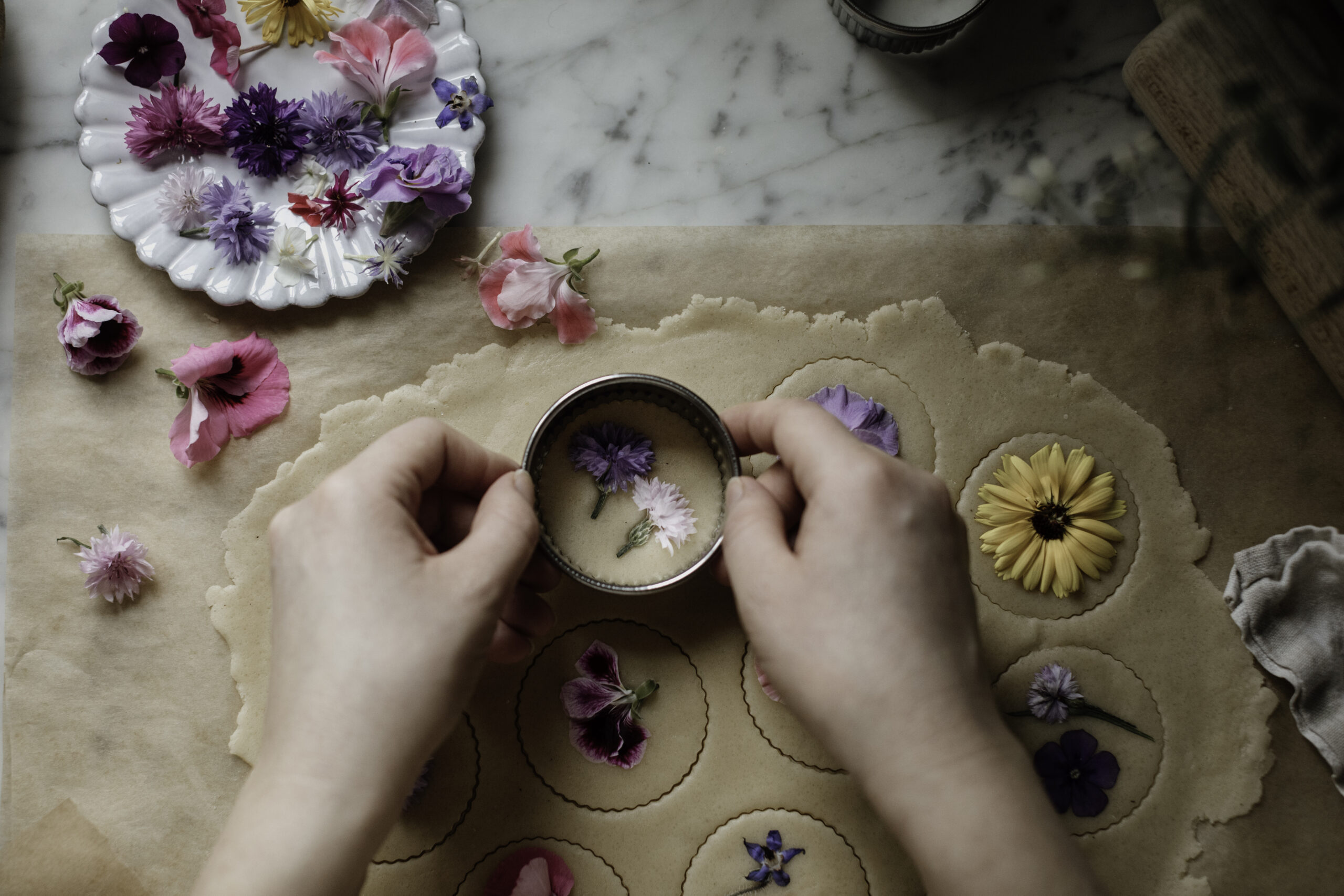 Sommarens vackraste blomsterkakor – med ätbara blommor