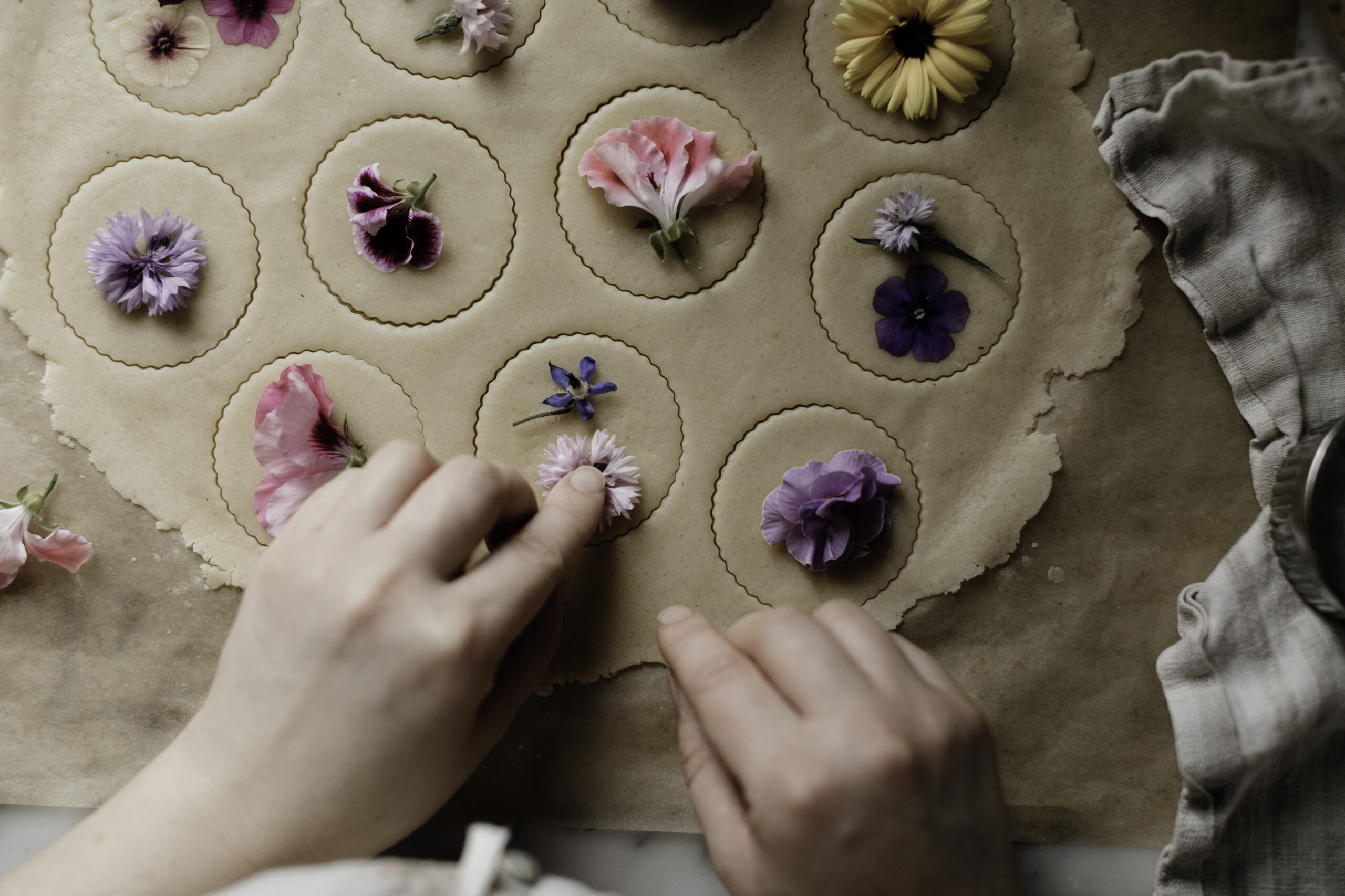Sommarens vackraste blomsterkakor – med ätbara blommor