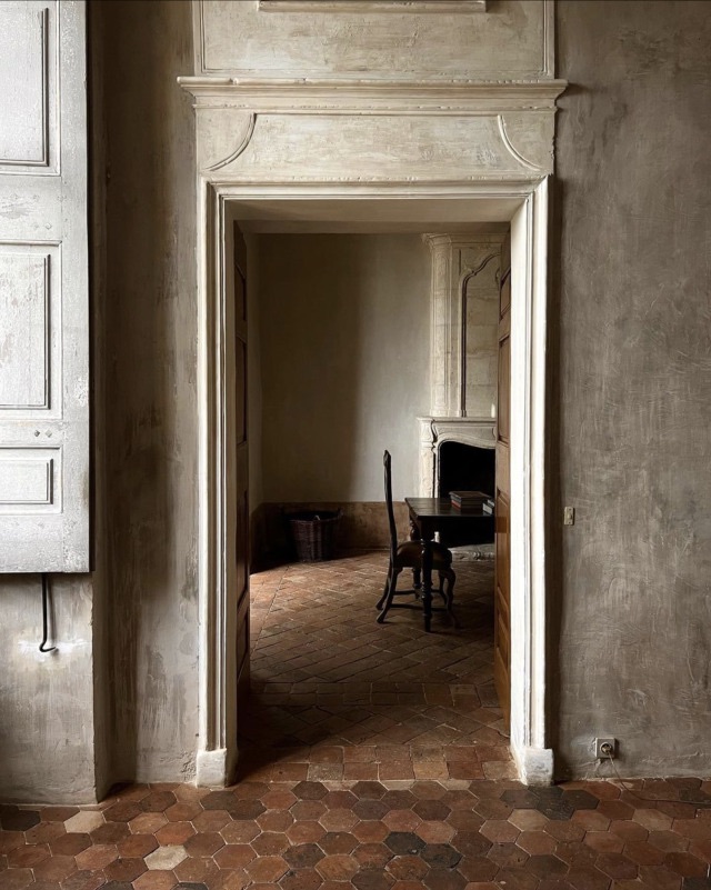 The woman and the bird