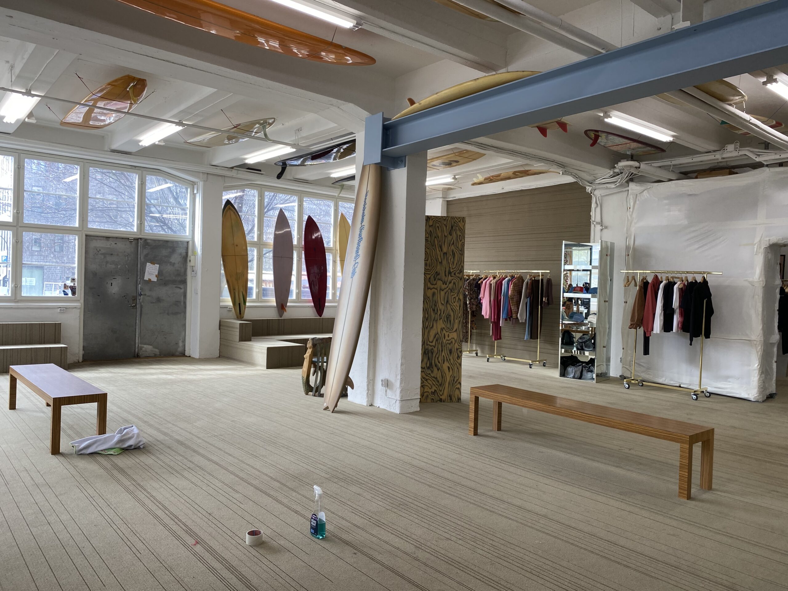 Hänger utställning och snart vernissage