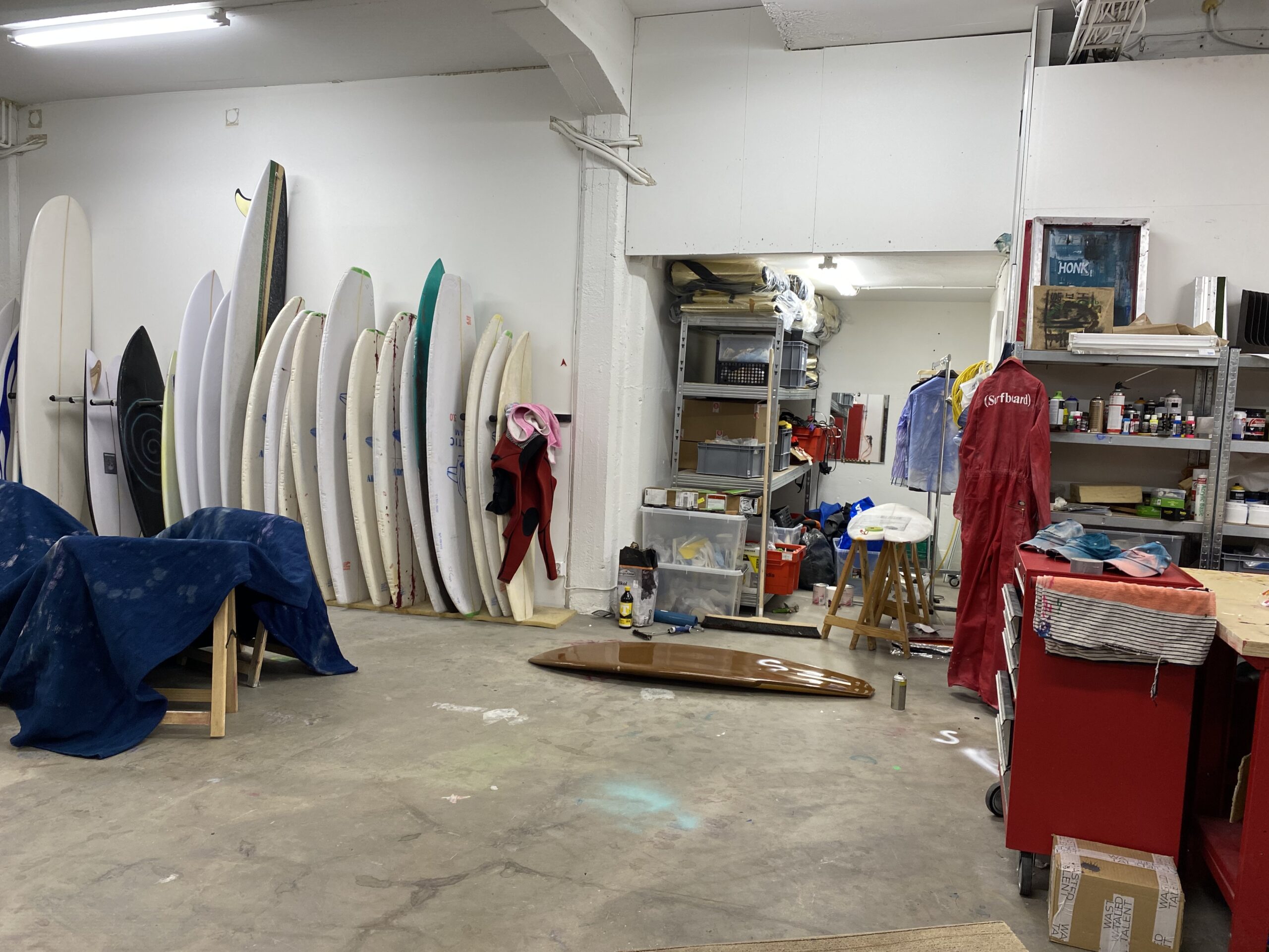 Hänger utställning och snart vernissage