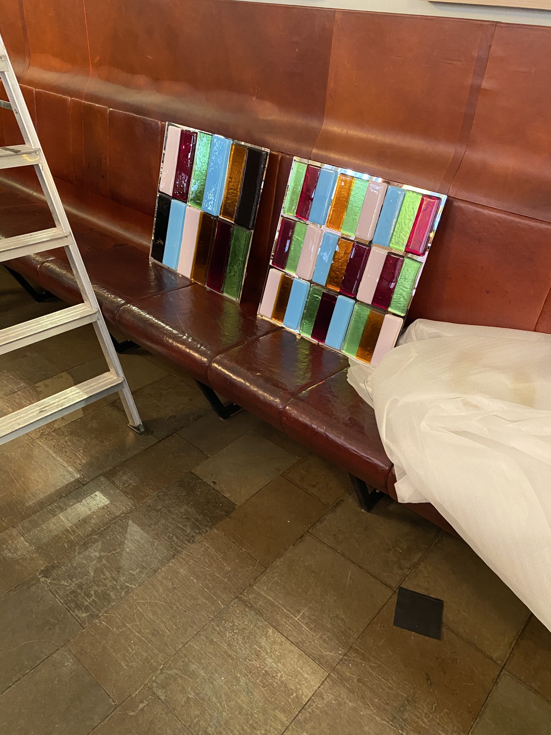 Hänger utställning och snart vernissage