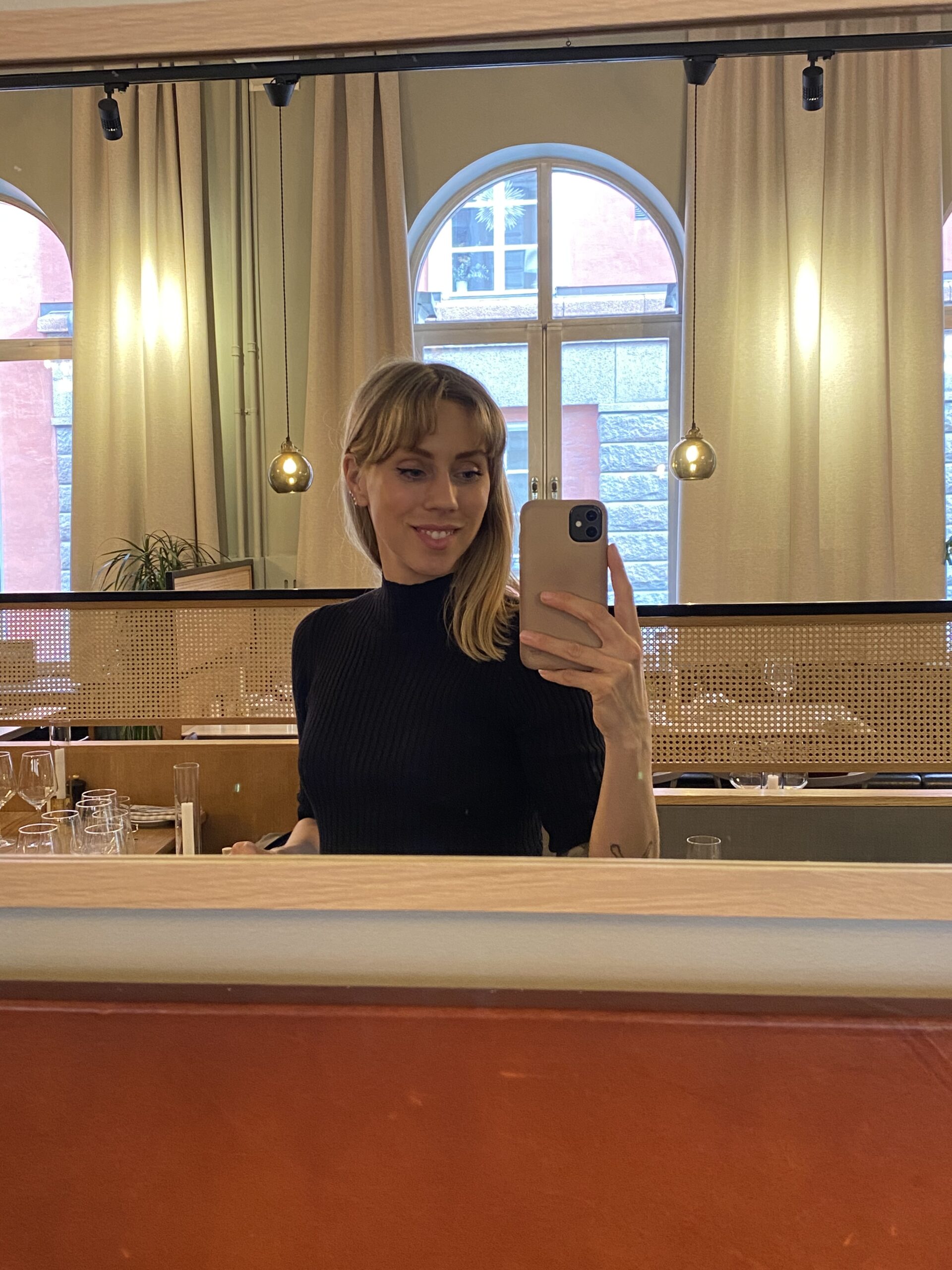 Hänger utställning och snart vernissage