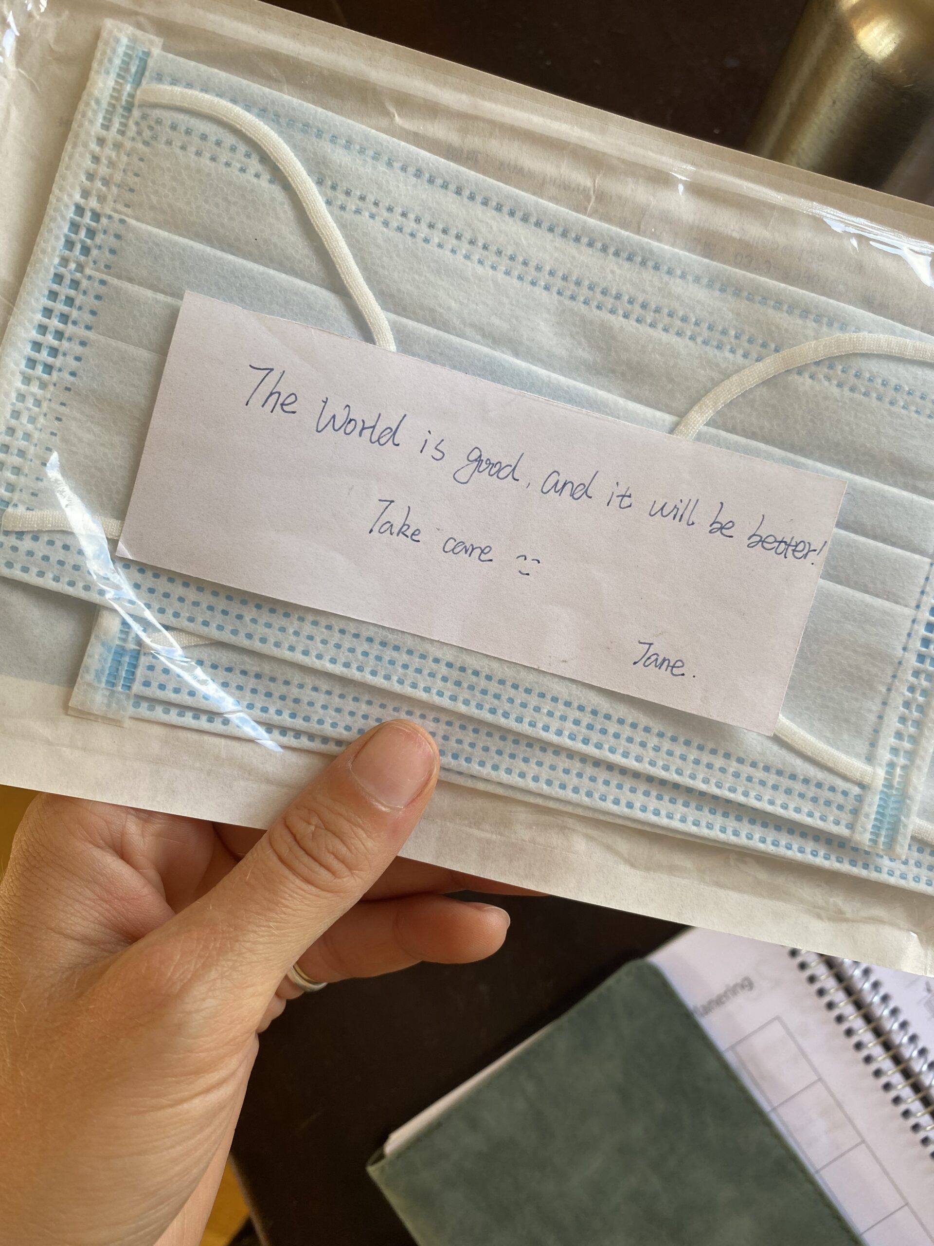 Munskydd, inredning, färgval och konst