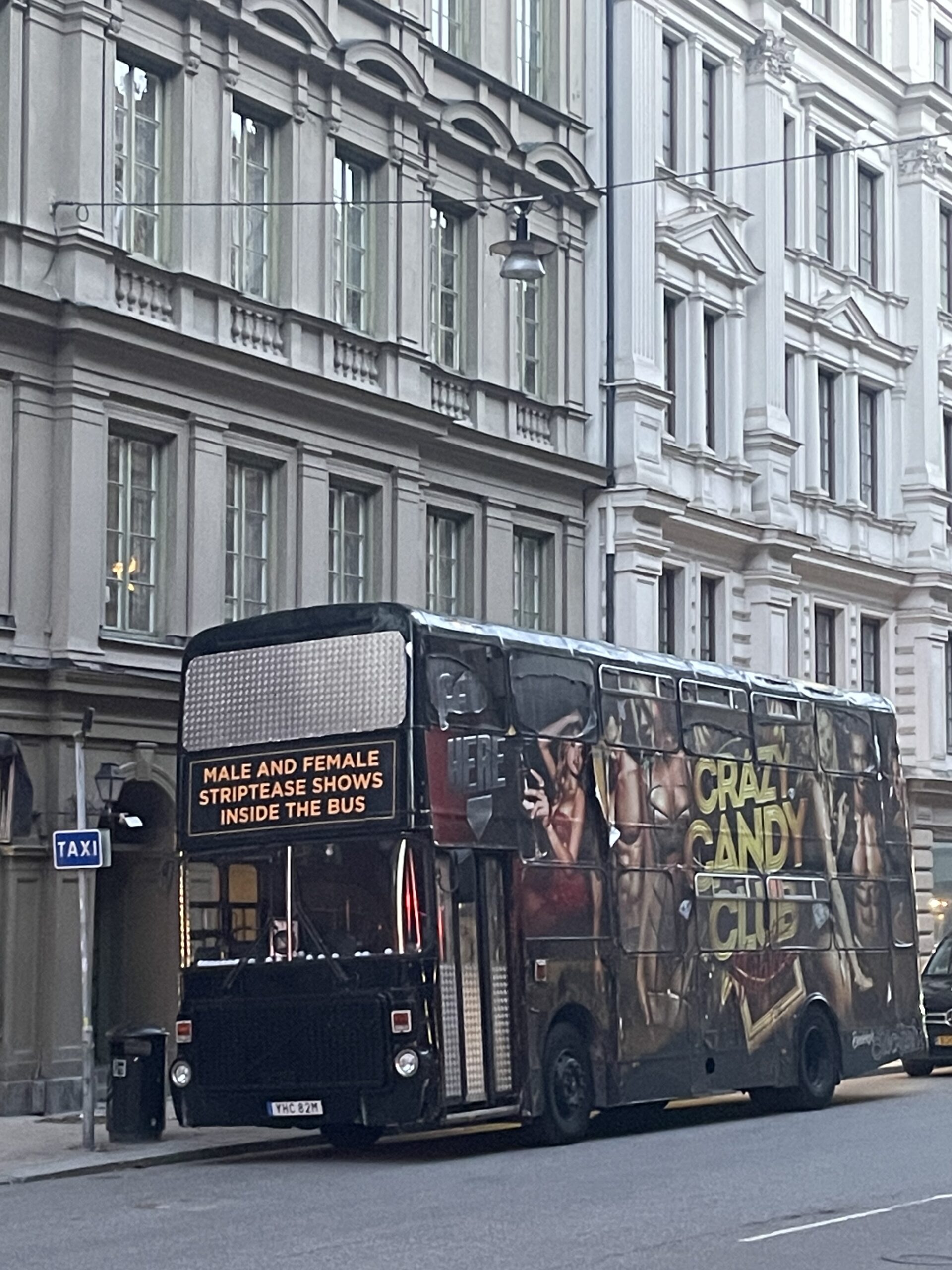 Disco, opera & röda strumpbyxor