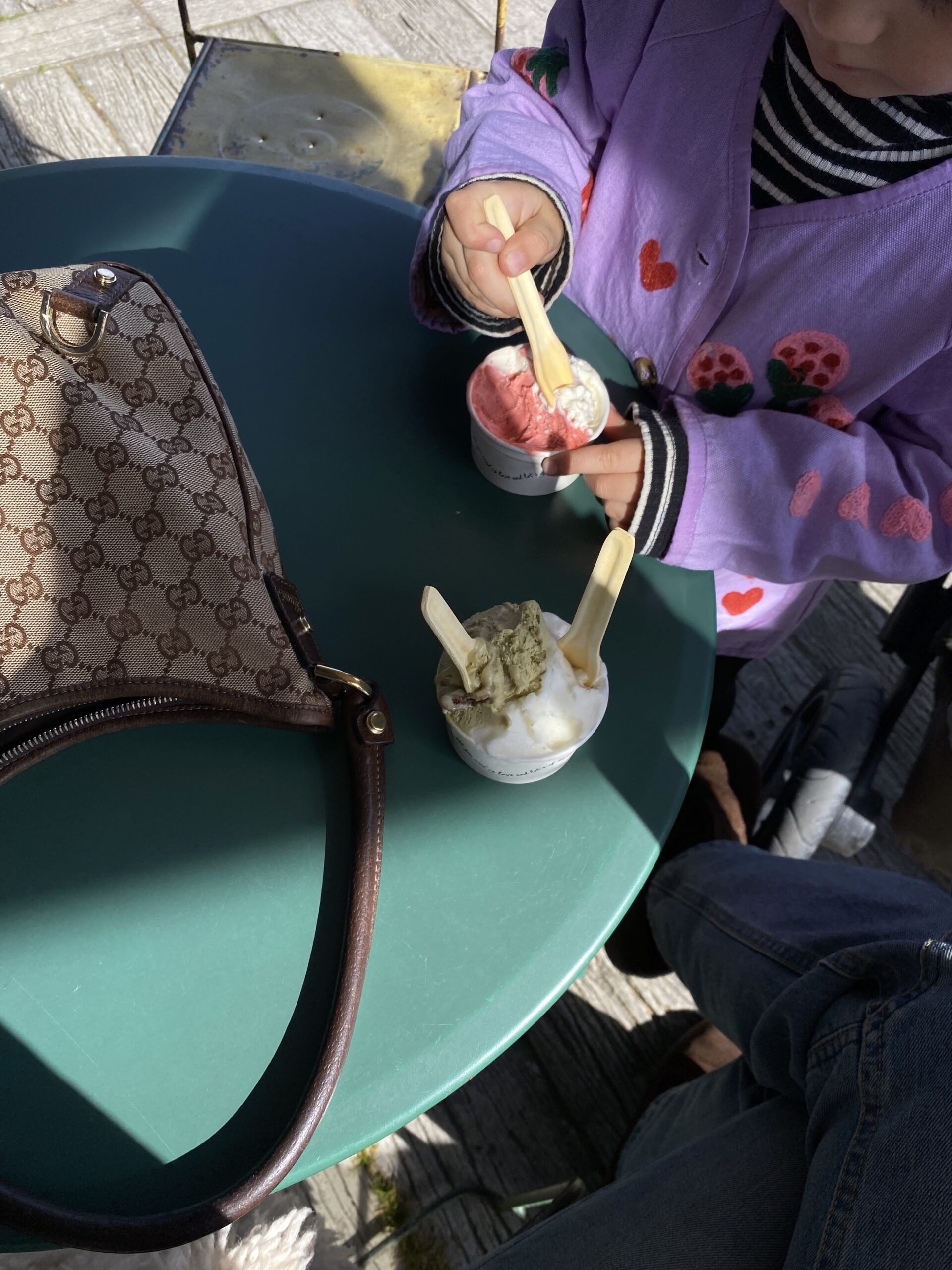 En revanch, en bebis och en 2 månaders tvåbarnsmamma