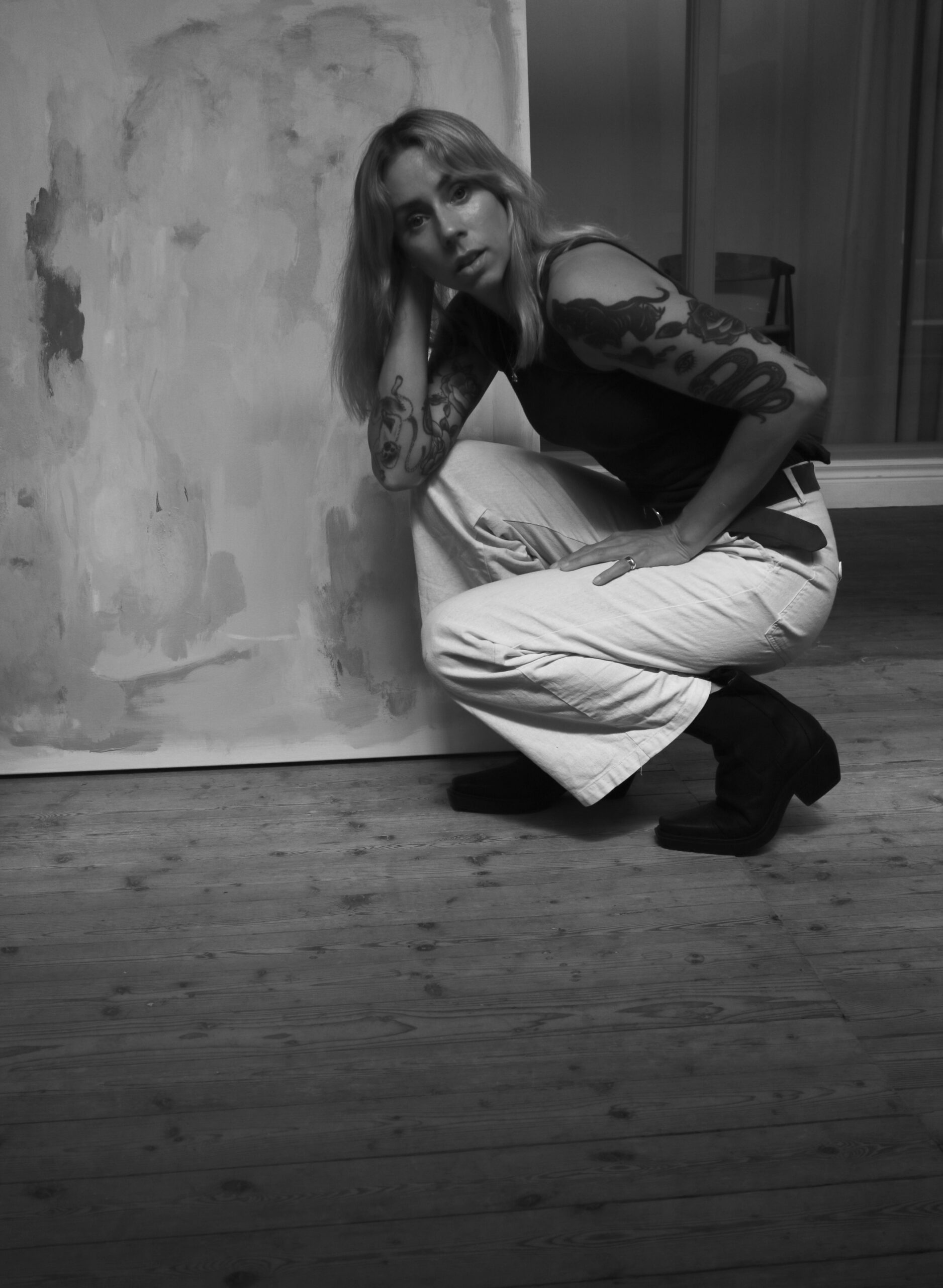 Gamla bilder och trasiga linnebyxor