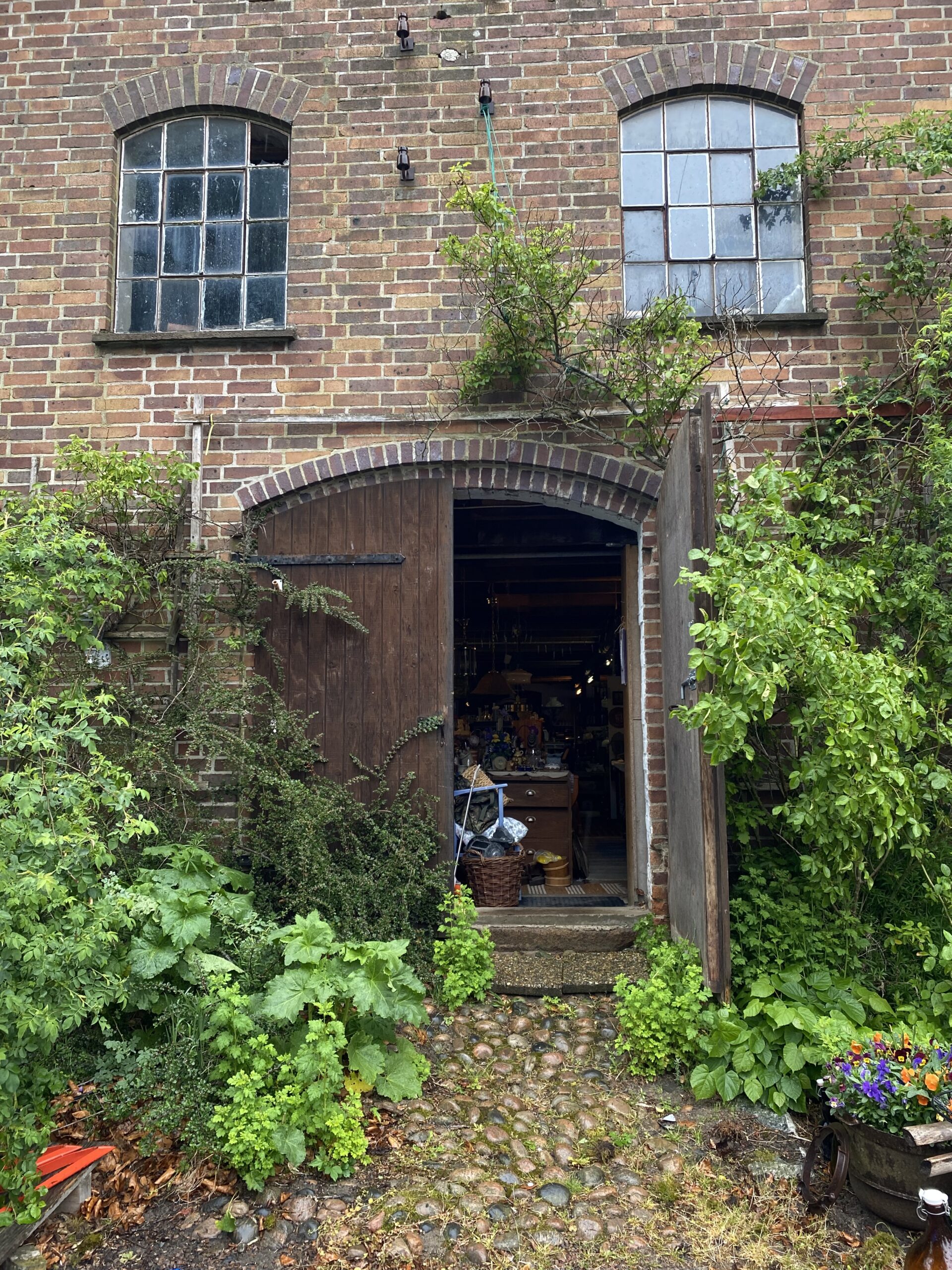 Lite trädgård, lite slott och lite loppis