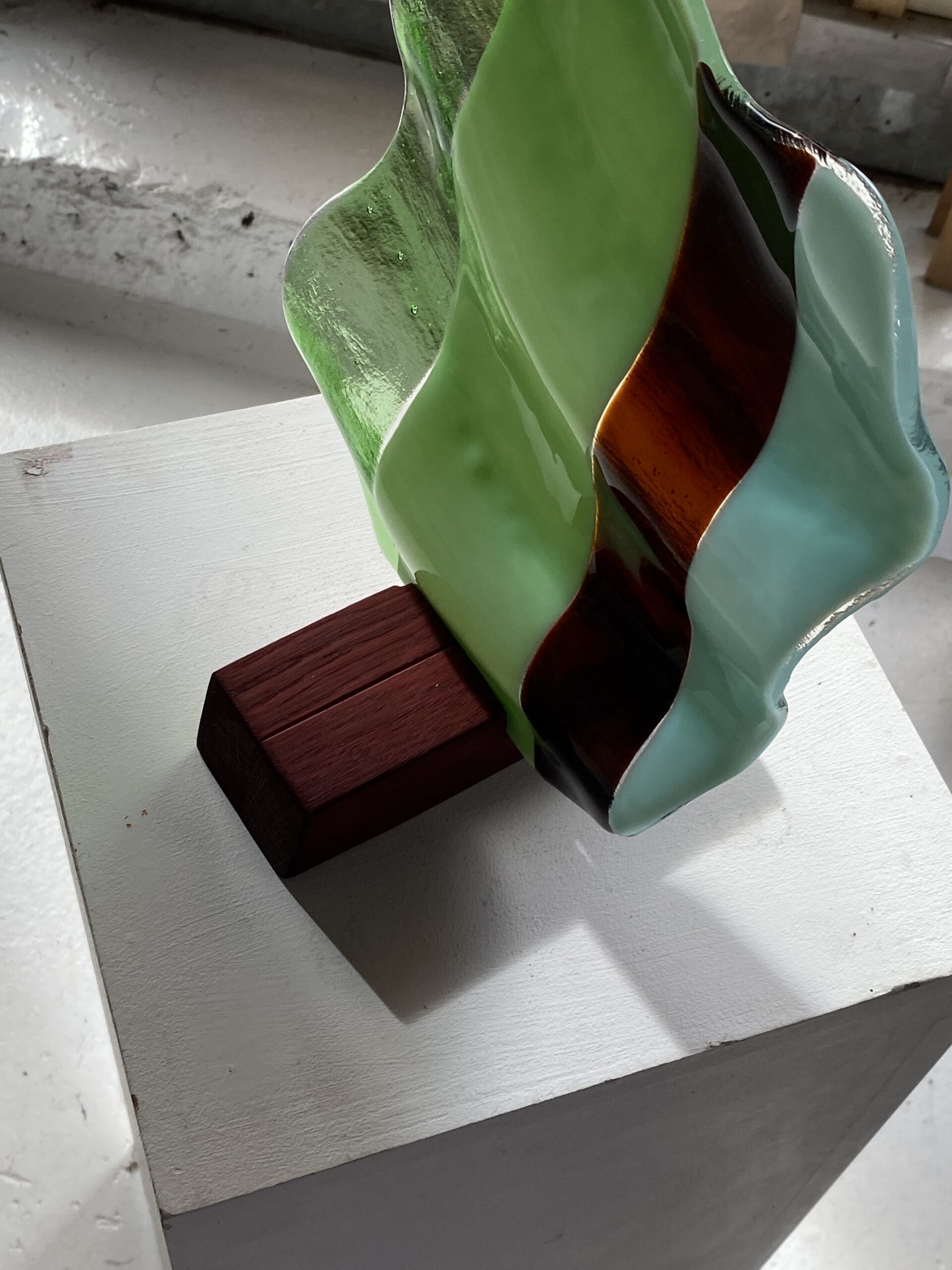 En glasskulptur och tankar om konstbeställningar