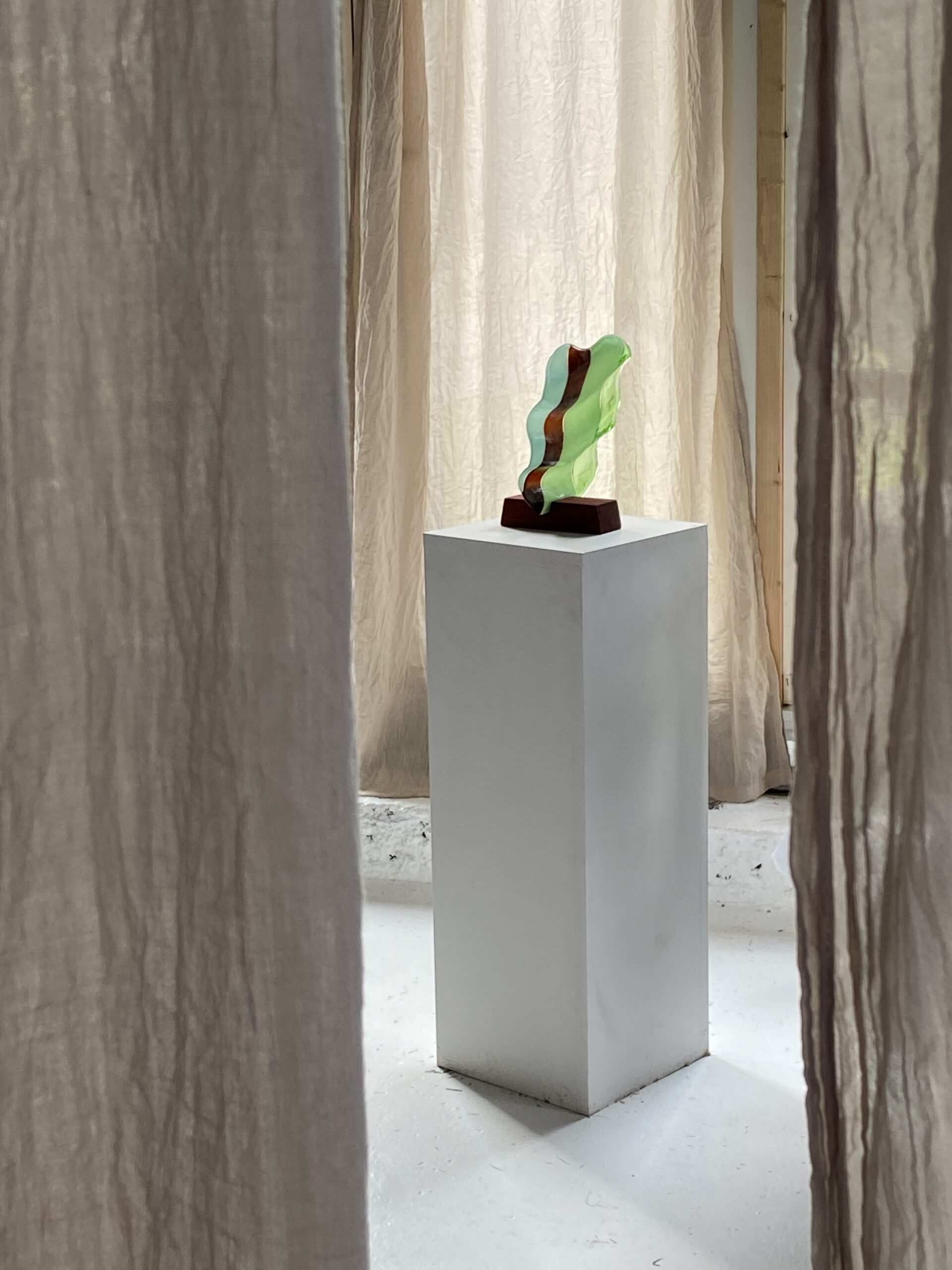 En glasskulptur och tankar om konstbeställningar