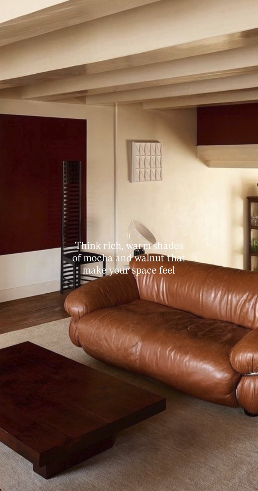 Färgkombos, tapet i tak och tavlor på höjd