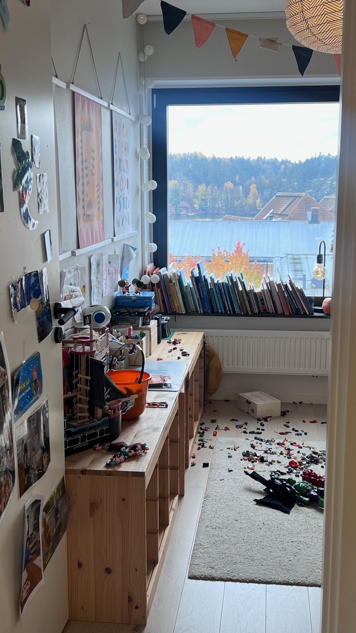 Hello, i live here