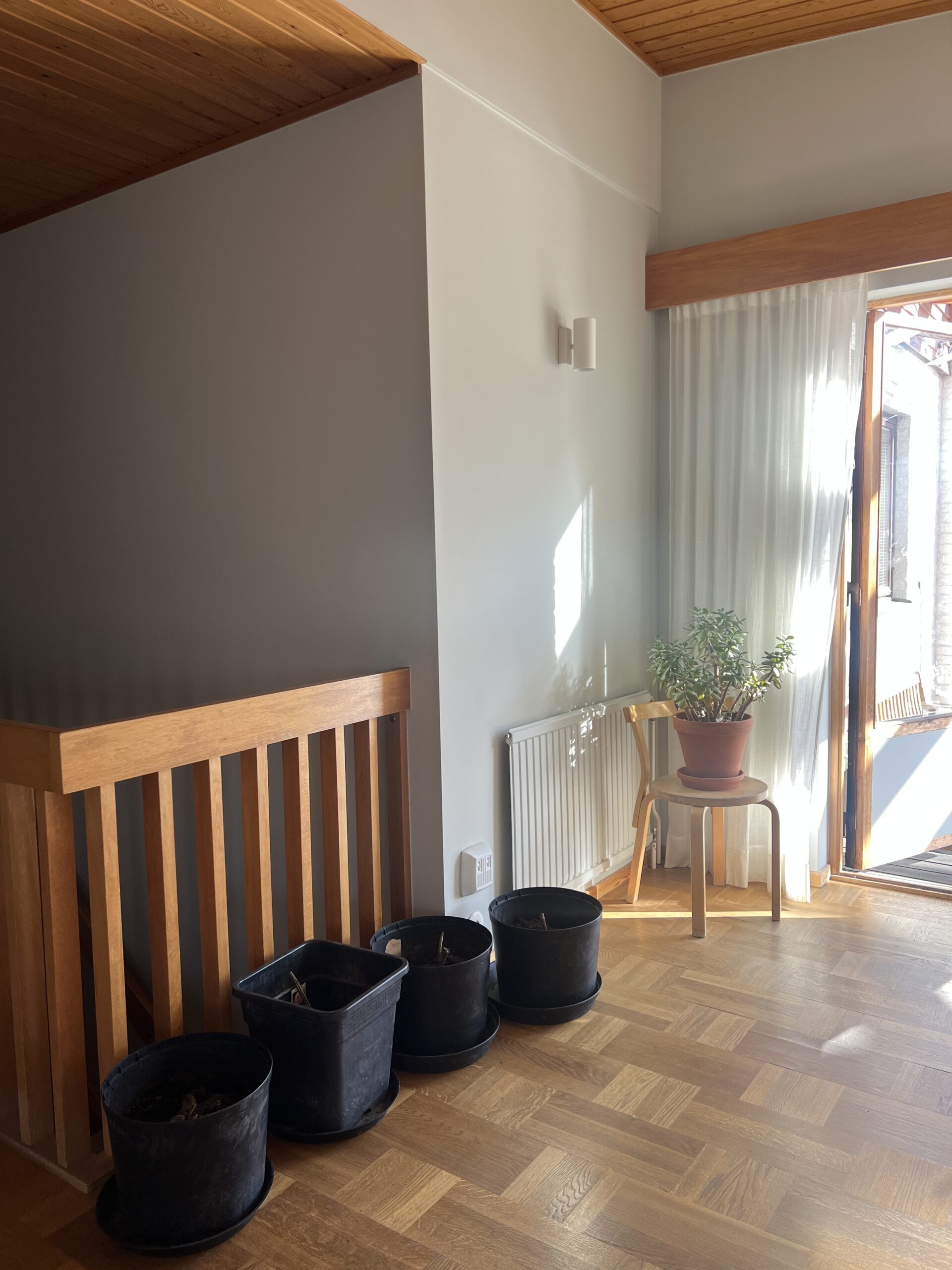 Garden reveries, vintage interior and ceramic project at Drejverkstaden