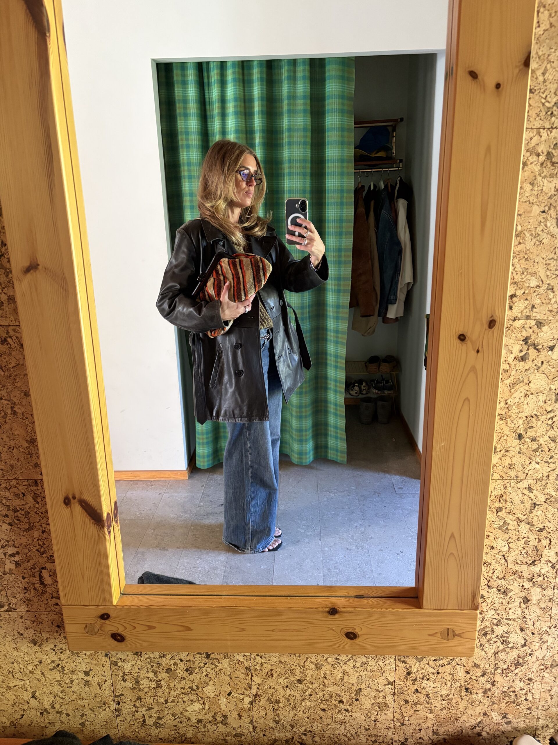 Birgit Work, Outfits & en helt underbar samt inrökt läderfåtölj fyndad på loppis